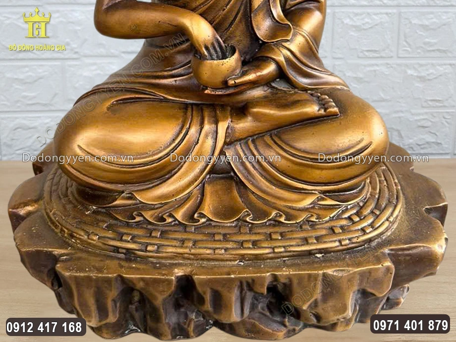 Phần ch&acirc;n đế được đ&uacute;c chắc chắn, vững ch&atilde;i